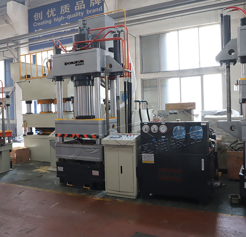 315T四梁四柱液压机